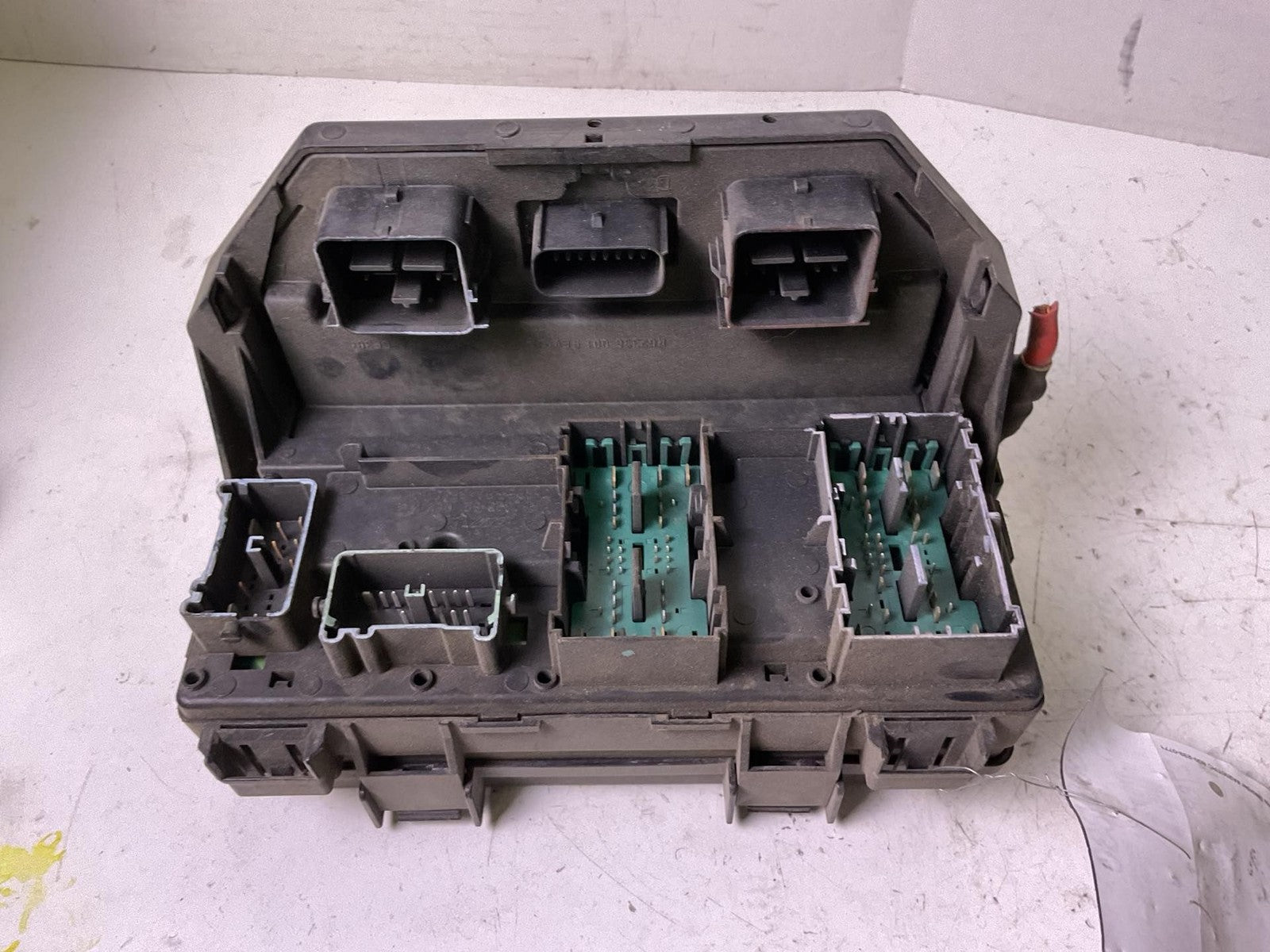 Engine Fuse Box DODGE CARAVAN 140